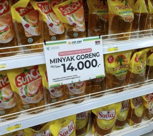 Minyak Goreng Murah, Emak-Emak Di Lebong Serbu Minimarket