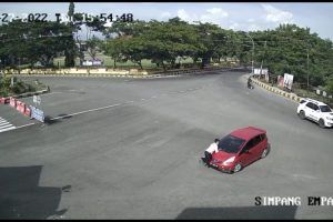 Viral Polisi Gagalkan Perampasan Mobil Oleh Debt Collector Hingga Kritis