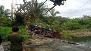 Jembatan Putus, Bus Dari Jambi Terjun Ke Sungai Dua Korban Tewas Enam Luka Sopir Sesak Nafas