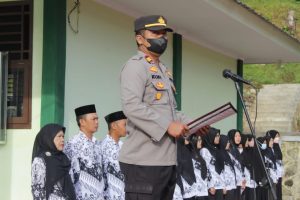 Jadi Pembina Upacara Kasat Binmas Polres Lebong Ingatkan Bahaya Perilaku Bullying