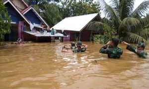 Selamatkan Warga Dari Banjir Dandim 0423-BU Nyaris Hanyut Terbawa Arus