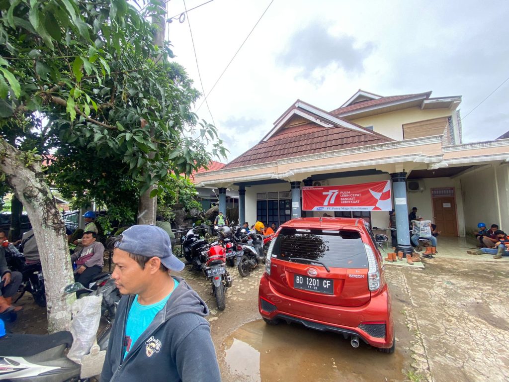 Tuntut Hak, Kantor Tambang Batu Bara Digruduk Karyawan
