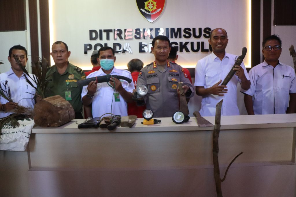Tiga Pria Parubaya Perambah Hutan Konservasi, Ditangkap Ditreskrimsus Polda Bengkulu