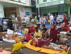 Pasien di RSUD Cianjur Membeludak Korban Terus Berdatangan, Sirine Ambulans Meraung