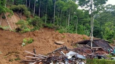 Bencana Alam: Satu Keluarga Dilaporkan Tewas Tertimbun Longsor, Hingga Jalan Lampung – Bengkulu Putus Total