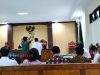 Saksi Eks Kabid di BKD Lebong Saat Diambil Sumpah Oleh Petugas Pengadilan Negeri Tubei