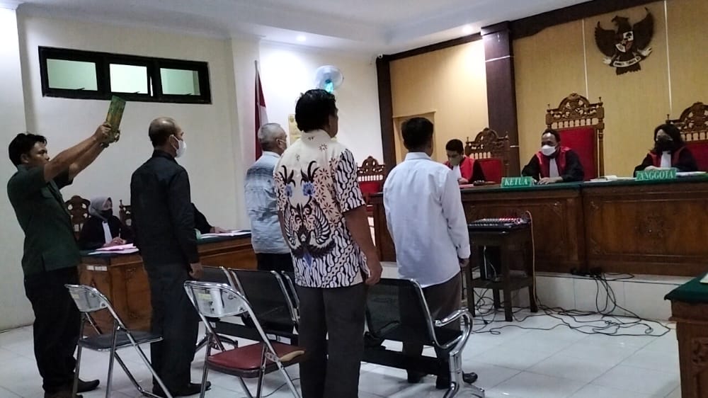 Saksi saat Diambil Sumpah