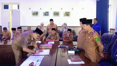 Tak Main-Main Bupati dan Wakil Bupati Lebong Tegaskan Komitmen Melalui Penandatanganan Naskah Perjanjian Kerjasama Kinerja dengan Kepala OPD