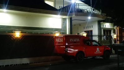 Tim Gabungan Polda Bengkulu Geledah Rumah Mantan Bupati Kaur, Berikut Barang Yang Disita Polisi