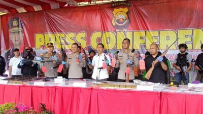 Polda Bengkulu Ungkap Jaringan Produksi Senjata Api Ilegal, Ada 102 Senjata dan 339 Butir Amunisi Turut Diamankan