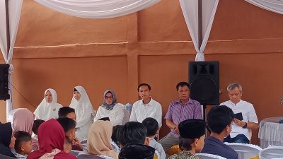 Keluarga Besar Mantan Bupati Kaur Periode 2014 – 2020 Santuni Anak Yatim Piatu