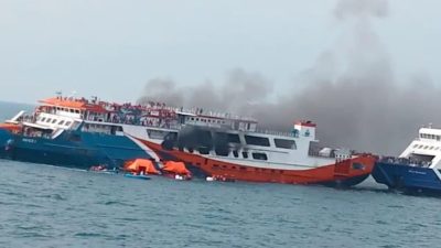 Kapal Roro Royce 1 Terbakar di Perairan Pulau Tempurung: Tim Penyelamat Gerak Cepat Evakuasi Penumpang