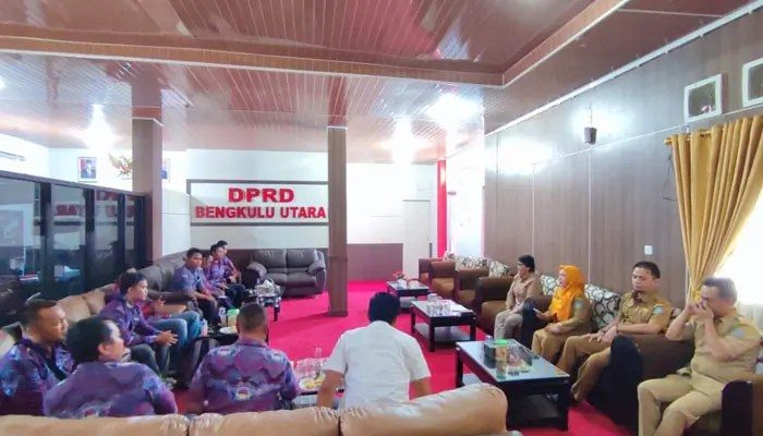 Ketua DPRD Bengkulu Utara Sambut Kunjungan PPDI, Bahas Aspirasi dan Tuntutan Terkait Kesejahteraan Perangkat Desa