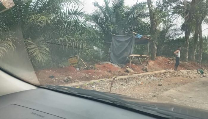 Viral..!! Bupati Bengkulu Utara Membuang Rambu Perbaikan Jalan dan Mengomel di Tengah Jalur Lintas Provinsi