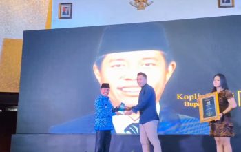 Bupati Lebong Kopli Ansori Raih Gelar Best Future Leaders of Indonesia 2023