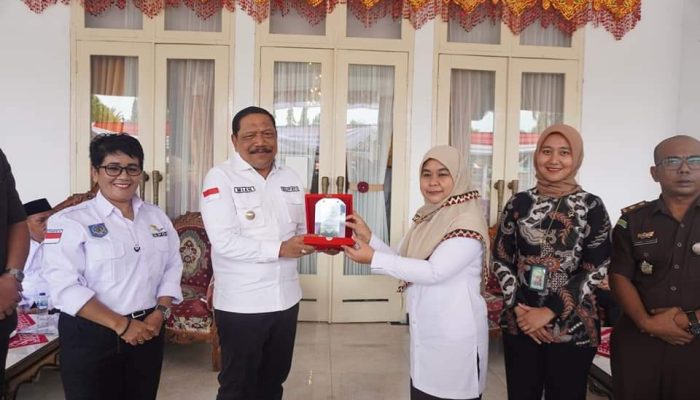 Ketua DPRD Kabupaten Bengkulu Utara Apresiasi Pelantikan DPC APDESI dan Pencanangan Desa Cinta Statistik