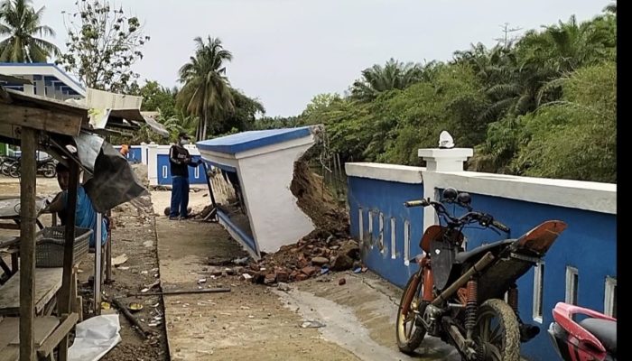 Telan Dana 2,4 Miliar, Bangunan Tempat Pelilangan Ikan di Desa Sulauwangi Rusak Parah