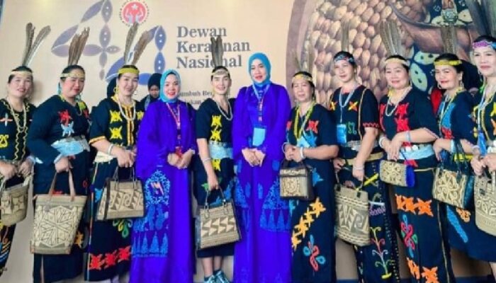 Ketua TP-PKK Kabupaten Lebong Ny Elvi Sukaisi Hadiri Puncak Perayaan HUT ke-44 Dekranas dan Peringatan Hari Gerak PKK ke-52 di Surakarta