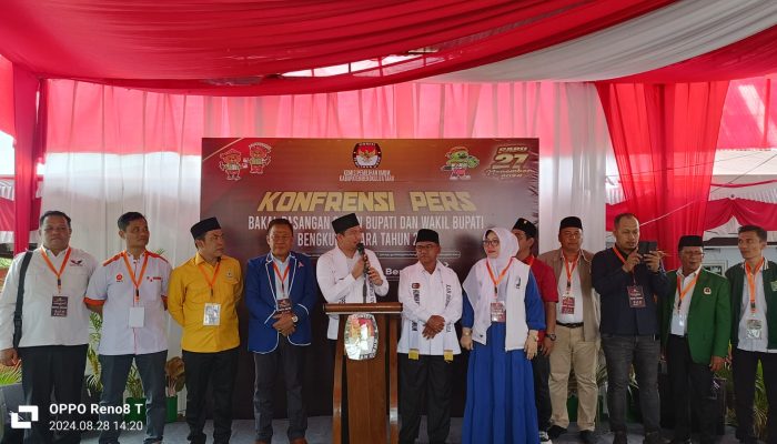 Ratusan Kendaraan Simpatisan Antar Balon Arie – Sumarno Daftar Ke KPU