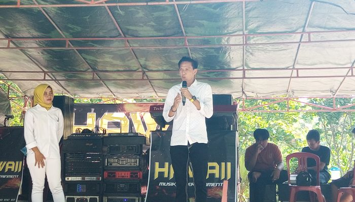 Balon Bupati Kaur 2024 Gusril Pausi Beserta Rombongan Hadiri Undangan Militan RGP Di Pantai Kahyangan Kecamatan Nasal