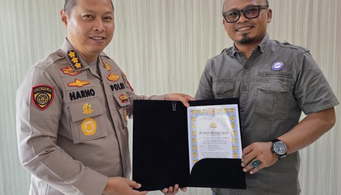 Ketua SMSI Provinsi Bengkulu Wibowo Susilo  Raih Penghargaan SDM Award 2024