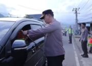 Kapolres Lebong AKBP Awilzan Bagikan Takjil di Pasar Muara Aman, Wujud Kepedulian di Bulan Ramadhan