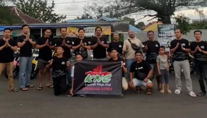 Hangatnya Kebersamaan di Bulan Suci: Komunitas Motor KNC Bengkulu Utara Berbagi Takjil di Bundaran Kota Argamakmur