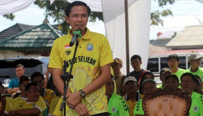 Turnamen Bupati Cup 2025 Kaur Resmi Dibuka, Ribuan Warga Padati Lapangan Merdeka Bintuhan