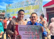 Panen Raya Jagung di Bengkulu Utara, Kapolres Lebong Dampingi Kades Tabeak Blau I Terima Penghargaan