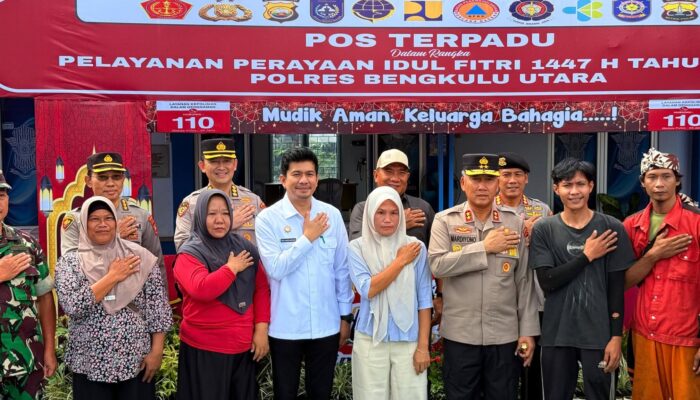 Bupati Bengkulu Utara Dampingi Kapolda Bengkulu Bedah Rumah dan Tinjau Pos Operasi Ketupat