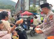 Polres Lebong dan Bhayangkari Bagikan 300 Paket Takjil di Muara Aman