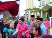 Kapolres Lebong dan Bupati Kabupaten Lebong Bagikan 500 Paket Takjil untuk Masyarakat