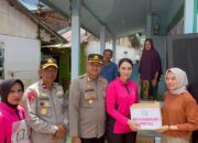 BHAYANGKARI GELAR KEGIATAN SOSIAL BERSAMA POLRES LEBONG, KUNJUNGI ANGGOTA TERDAMPAK BANJIR