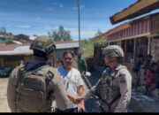 Patroli di Sinak, Ops Damai Cartenz Perkuat Kedekatan dan Rasa Aman Warga