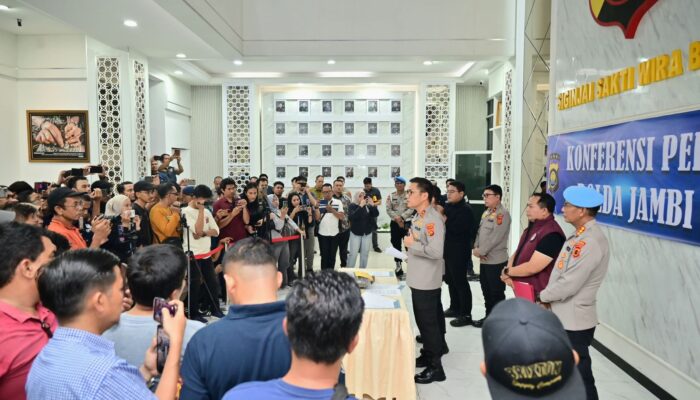 Polda Jambi Gelar Konferensi Pers, DPO Narkotika Berhasil Ditangkap di Tanjab Barat