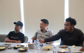 Perkuat Sinergi Informasi, Satgas Damai Cartenz Jalin Silaturahmi dengan Wartawan di Timika