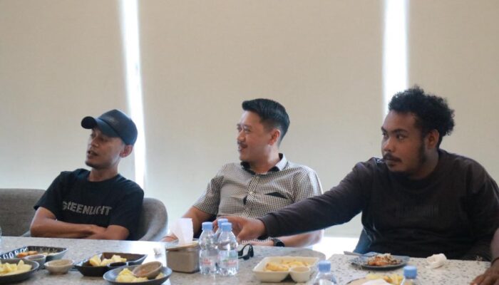 Perkuat Sinergi Informasi, Satgas Damai Cartenz Jalin Silaturahmi dengan Wartawan di Timika