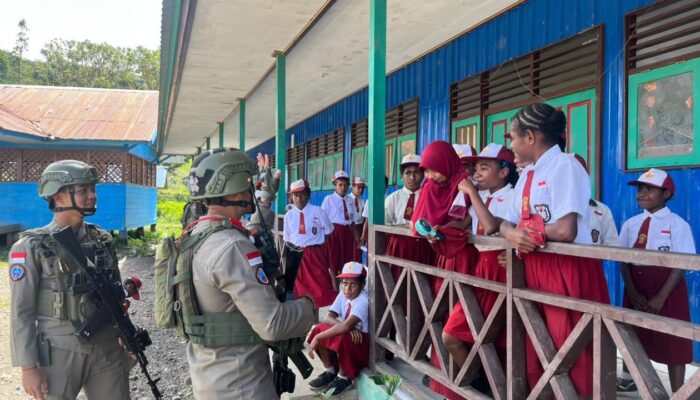 Satgas Ops Damai Cartenz Gelar Patroli Dialogis dan Sambang ke SDN Bale, Perkuat Kedekatan Humanis dengan Masyarakat