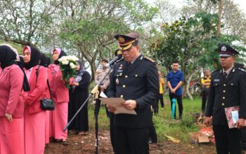 Polda Lampung Berduka: Kapolda Hadiri Upacara Pemakaman Bripka Anumerta Arya Supena yang Gugur Dalam Tugas
