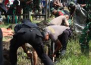 Pemkab Lebong Bersama TNI-Polri Gelar Kerja Bakti dan Gotong Royong Pasca Banjir di Bingin Kuning.