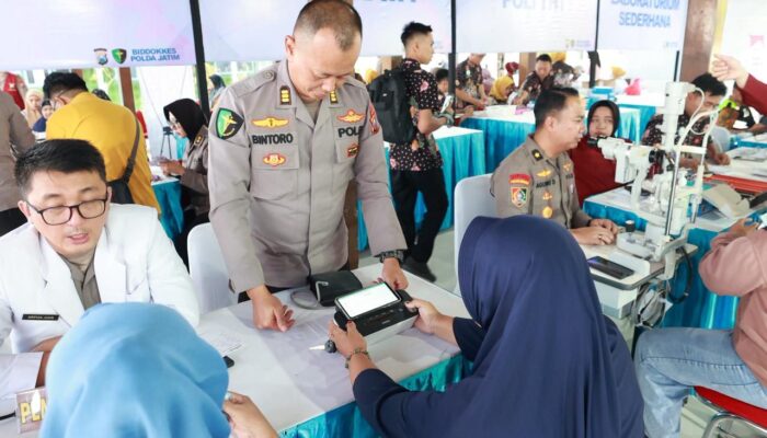Polri Untuk Masyarakat : Polda Jatim Gelar Baksos dan Bakkes untuk Ribuan Warga di Nganjuk
