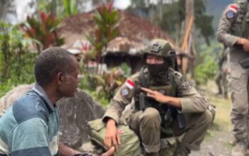 Patroli Humanis Satgas Ops Damai Cartenz-2026 di Sinak Perkuat Kedekatan dengan Masyarakat