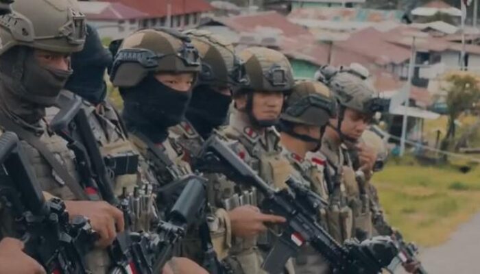 Satgas Damai Cartenz Amankan Ibadah dan Laksanakan Patroli Jalan Kaki di Puncak