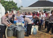 Ditlantas Polda Lampung Salurkan 16.000 Liter Air Bersih untuk 100 KK di Pesawaran Sambut Hari Bhayangkara ke-80