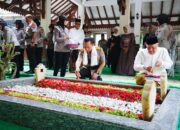 Jelang Hari Bhayangkara, Kapolri Ziarah ke Makam Gus Dur 