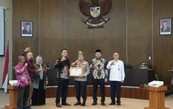 Polda Riau Raih Dua Penghargaan Keterbukaan Informasi Publik, Kapolda: Kado Istimewa Hari Bhayangkara ke-80