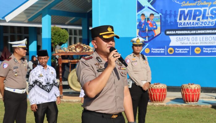 Kapolres Lebong Tanamkan Budaya Tertib Berlalu Lintas kepada Pelajar SMPN 8