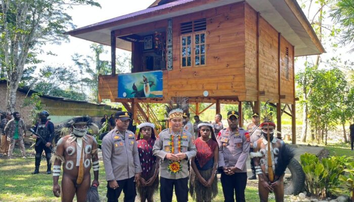 Astamaops Kapolri Berbagi Semangat Belajar Bersama Anak-Anak Papua di Pusat Olah Seni Wesaput