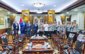 Kapolri Terima Audiensi Direktur FBI, Perkuat Kerja Sama Penanggulangan Kejahatan Transnasional
