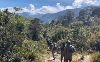 Patroli Dialogis Ops Damai Cartenz Warnai Aktivitas Warga di Distrik Sinak